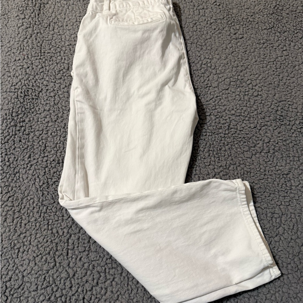 BCBGMaxAzria White Capri Jeans - Size 4 🌟‎